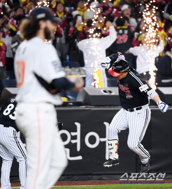  Kim Hyun-soo's come-from-behind solo shot against Ponce
