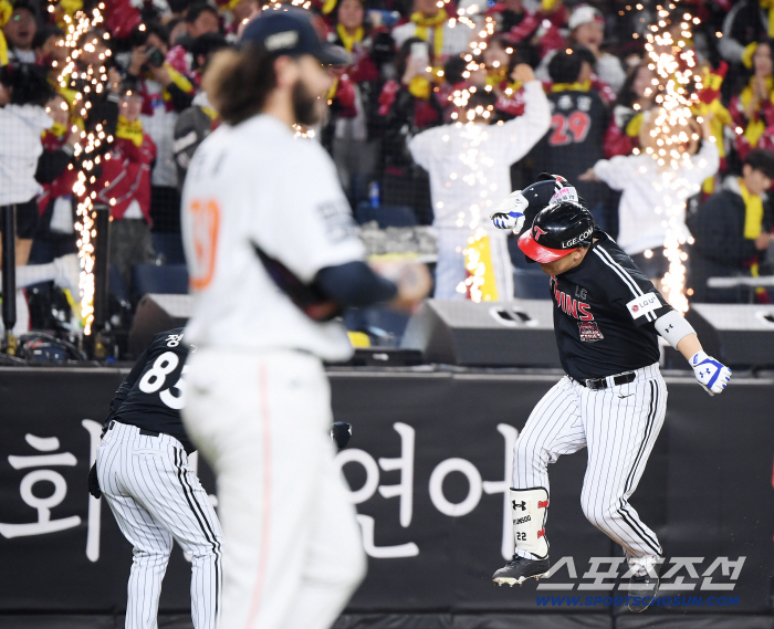  Kim Hyun-soo's come-from-behind solo shot against Ponce