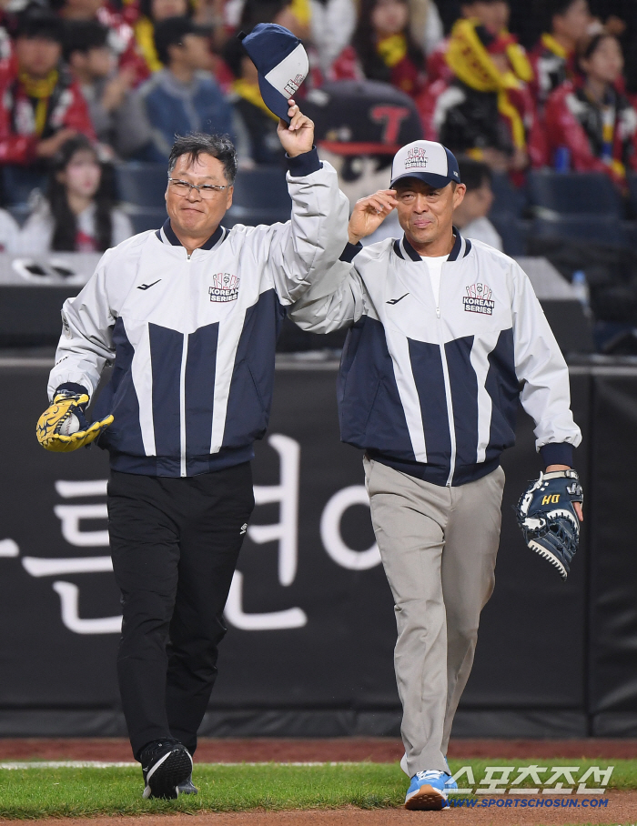  Koo Dae-sung and Cho Kyung-taek's first pitch in 1999