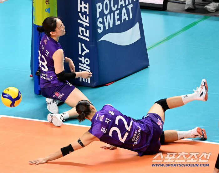  Lee Nayeon who's disappointed failed to receive