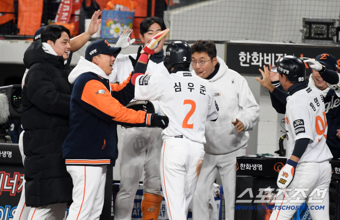  Moon Dong Joo Kim Seo Hyun, thank you to the fielders