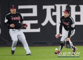 Park Hae Min misses the ball