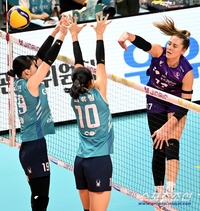  Rebecca's powerful attack