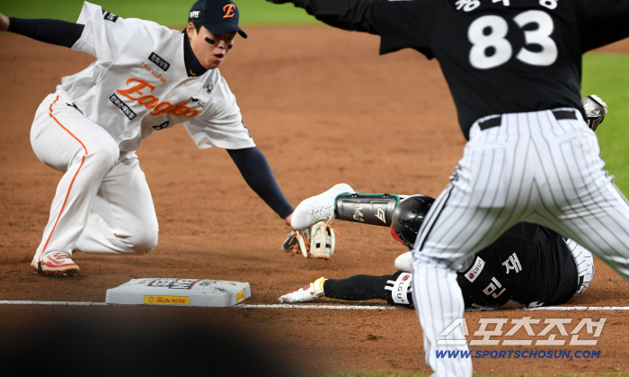  Shin Minjae, Roh Sihwan, happy and sad