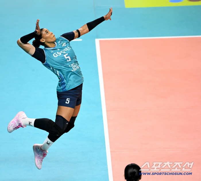  Silva trying to serve