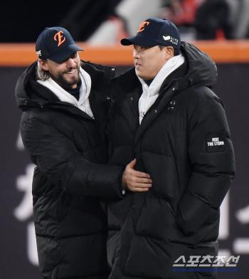 Way to go, Weiss Ryu Hyun-jin!