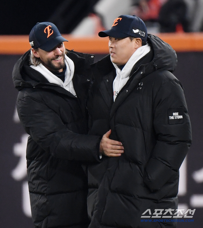  Way to go, Weiss Ryu Hyun-jin!