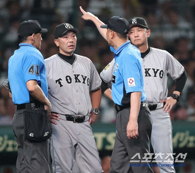 The picture is a bit weird...Legendary Guwata (Min Chang-ki's Japanese baseball team) who led the team to win the title and resigned due to poor performance in the first team and left the Yomiuri in five years