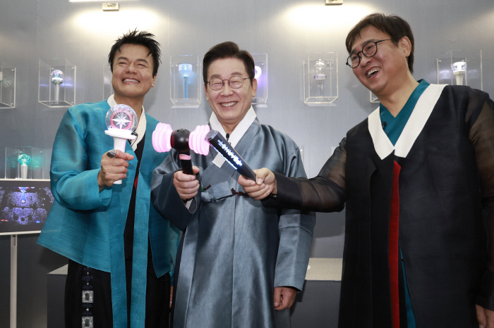 Rep. Jeong Yeon-wook, who is unable to attend the meeting and production work of Chairman Park Jin-young, is required to explain to the people of the K Culture Vision