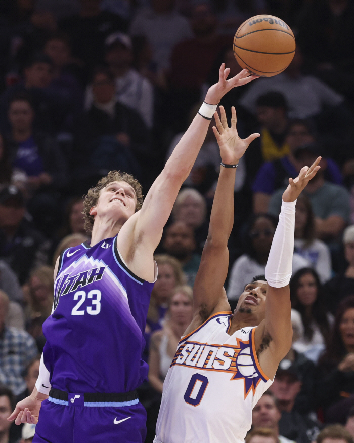 Rory Makanen 51 runs out. After 27 years, Utah legend mailman Carl Malone was summoned