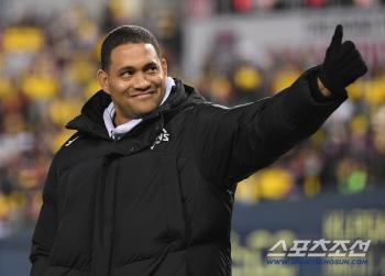 There was a reason why I gave a thumbs up to the fans. Chirinos is finally out to start Game 4