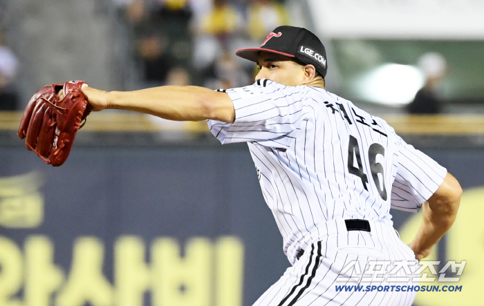 There was a reason why I gave a thumbs up to the fans. Chirinos is finally out to start Game 4