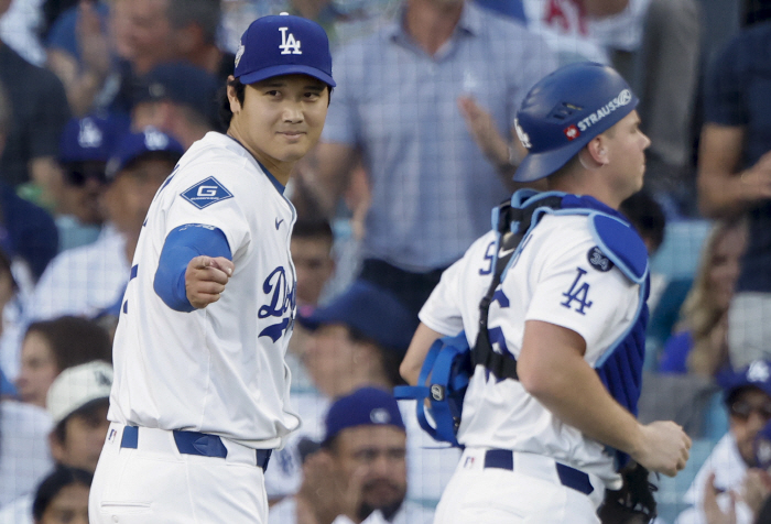 This is stress! 9th base in 18 innings → 17 hours later → 93 pitches → 4 runs lost in 6 innings, but he wants to do it