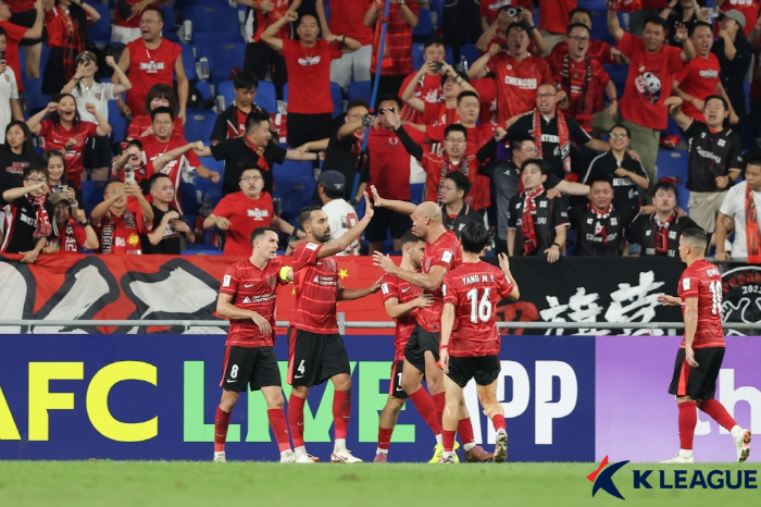 Ulsan Jung Seung-hyun threw a water bottle and got caught in a clueless Chinese fan...AFC withdraws 4.2 million won fine from Chengdu