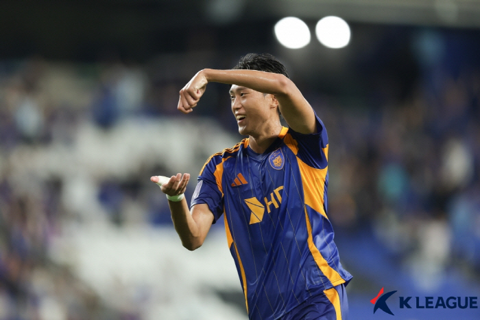 Ulsan Jung Seung-hyun threw a water bottle and got caught in a clueless Chinese fan...AFC withdraws 4.2 million won fine from Chengdu