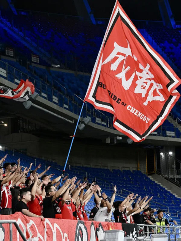 Ulsan Jung Seung-hyun threw a water bottle and got caught in a clueless Chinese fan...AFC withdraws 4.2 million won fine from Chengdu