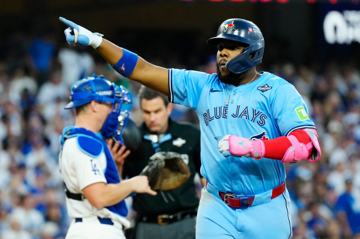The monster Toronto monster hitter Blgeju swallows the genius, baseball genius Ohtani's come-from-behind two-run shot explodes