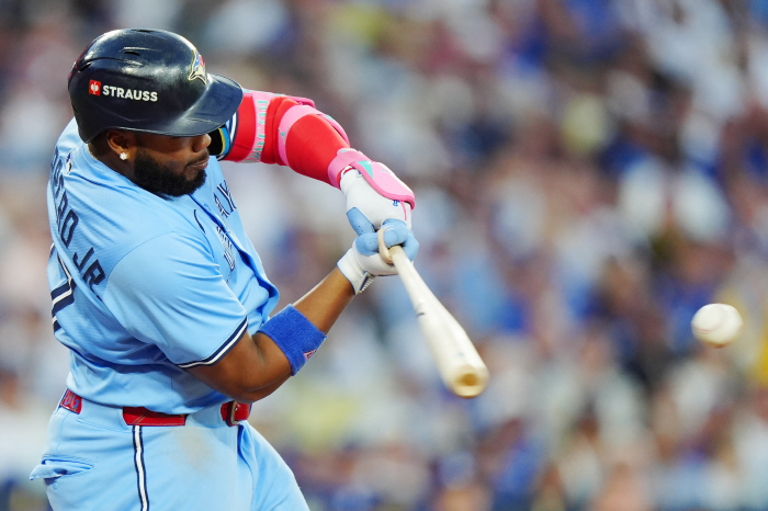 The monster Toronto monster hitter Blgeju swallows the genius, baseball genius Ohtani's come-from-behind two-run shot explodes
