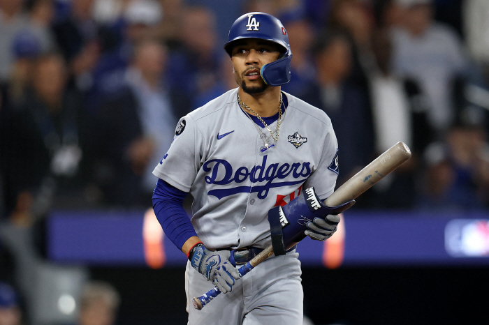 1.1 billion is not a blame thing, not even a 520 billion dollar star is doing as much