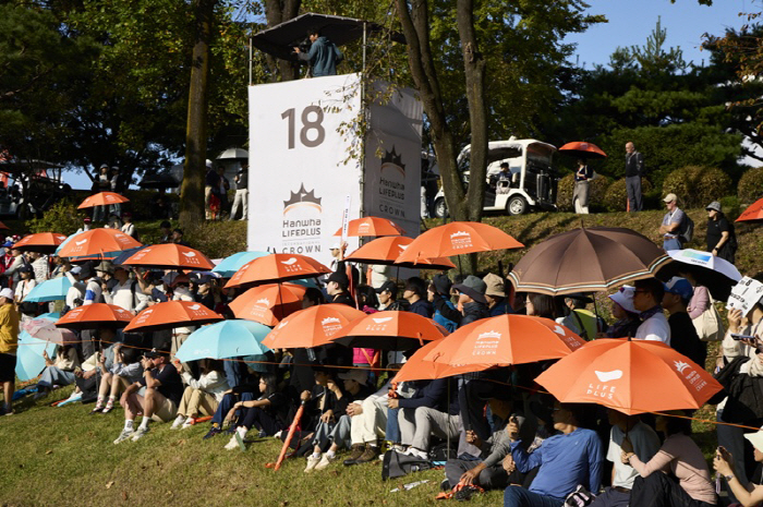 2025 Hanwha LIFEPLUS International Crown, delivering a differentiated gallery experience with sophisticated design and wit