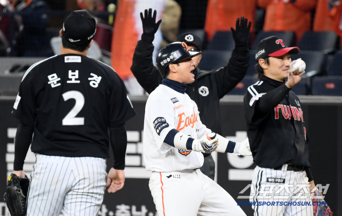 Choi Jae-hoon and Kim Kyung-moon, who hugged Kim Seo-hyun, who overcame the hot tears themselves, finally responded to the trust of director Kim Kyung-moon