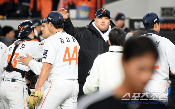 Choi Jae-hoon and Kim Kyung-moon, who hugged Kim Seo-hyun, who overcame the hot tears themselves, finally responded to the trust of director Kim Kyung-moon