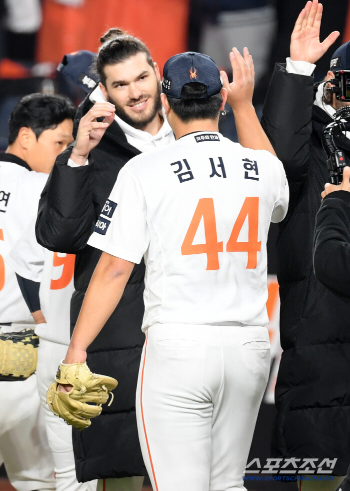 Choi Jae-hoon and Kim Kyung-moon, who hugged Kim Seo-hyun, who overcame the hot tears themselves, finally responded to the trust of director Kim Kyung-moon