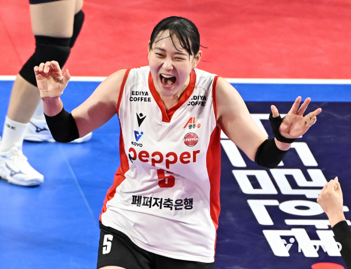 Director Jang Ji-yeon sees hope as Joy X Ko Ye-rim is about to operate normally. Crisis is an opportunity.