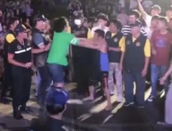 Drunk men at the festival have a one-on-one fight, civil servants broadcast live and controversy on the sidelines