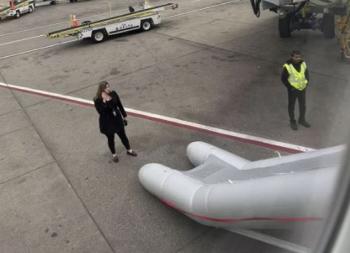 Flight attendant flight emergency slide malfunction mistake with 26 years of experience...hundreds of millions of won in damages