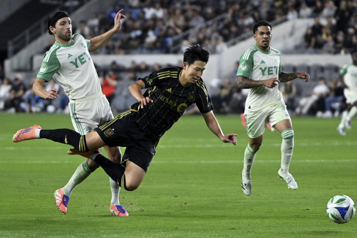 Focus! Son Heung-min's charisma explodes...10.36 million worth of investment, ace mode → MOM glory in PO 1st round without goals