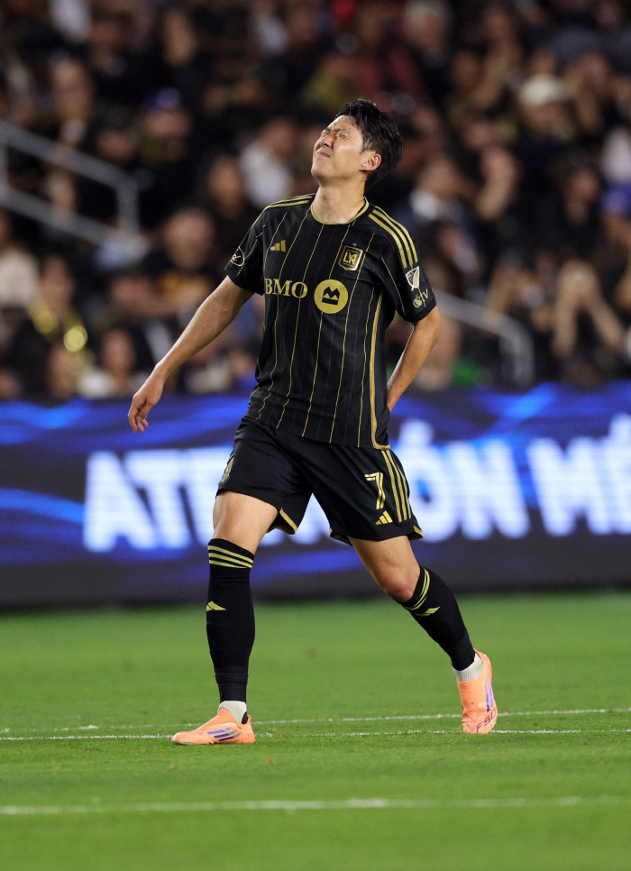 Focus! Son Heung-min's charisma explodes...10.36 million worth of investment, ace mode → MOM glory in PO 1st round without goals