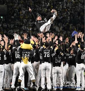 Give up the first round and win, win, win...Softbank topped the Japan Series for the first time in five years, confirmed the championship with a home run in the 11th inning of extra time