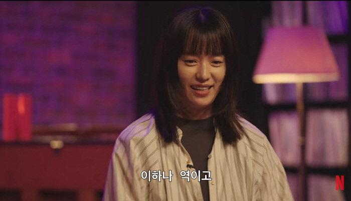 Han Hyo-joo, who is different from actresses, admires local actors for their fluent Japanese skills and responsibility for the lead (Netflix)