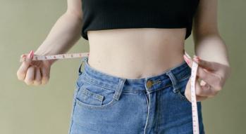 Increased risk of cancer if the waist circumference is large even if the elderly are at normal weight