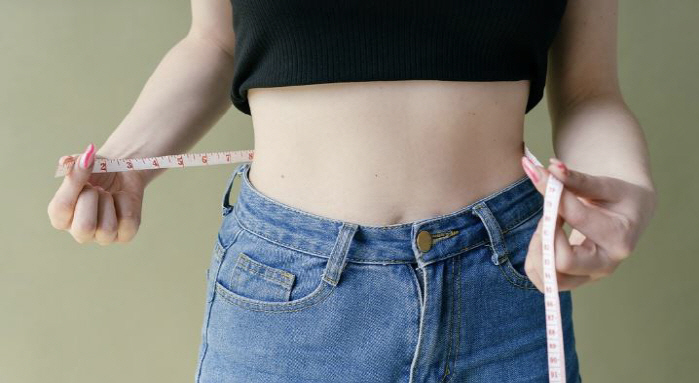 Increased risk of cancer if the waist circumference is large even if the elderly are at normal weight