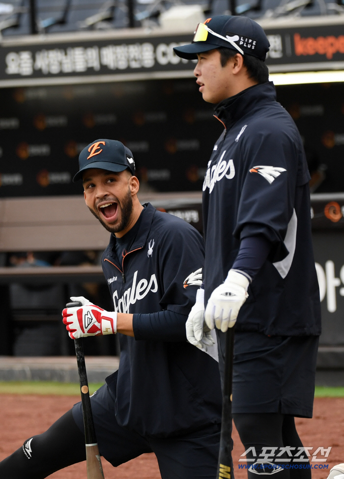 It's not the same hit. Yesterday's energy is until today. Shim Woo-joon is the 9th player in a surprise move. Why is Lee Jinyoung the 6th hitter again?