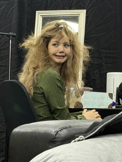 BLACKPINK’s Lisa Delights Fans With Candid “Bomb Hair” Look After Bangkok Concert
