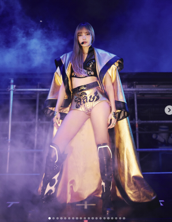 BLACKPINK’s Lisa Delights Fans With Candid “Bomb Hair” Look After Bangkok Concert