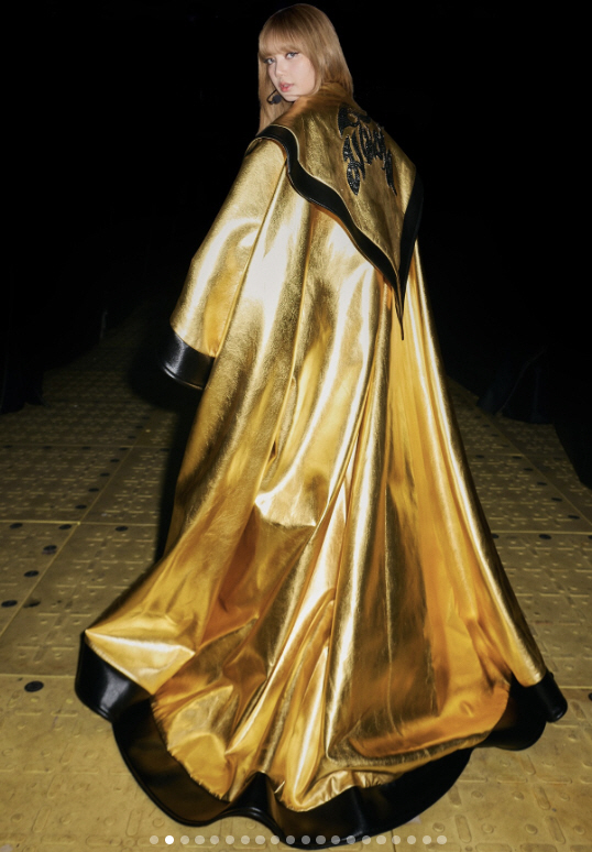 BLACKPINK’s Lisa Delights Fans With Candid “Bomb Hair” Look After Bangkok Concert