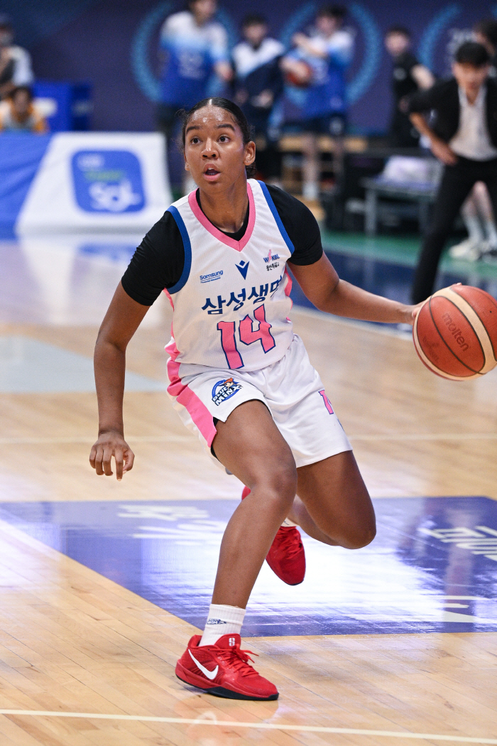 Yongin Samsung Life Insurance's Kiana Smith, who failed to make special naturalization, suffered a knee injury → Total retirement