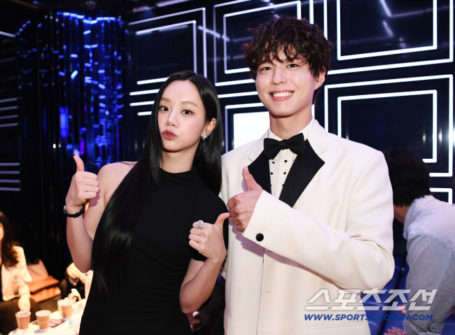 Ryu Junyeol Joins ‘Reply 1988’ 10th Anniversary Filming After Adjusting Schedule