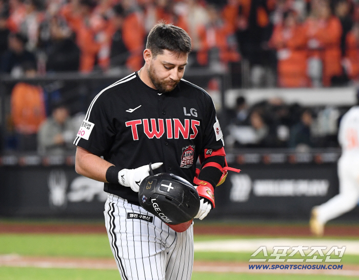  Austin, who remained silent even with the chance to chase