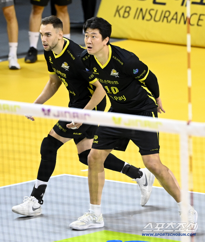 Beyena Kyungbok, focus on the opponent's serve