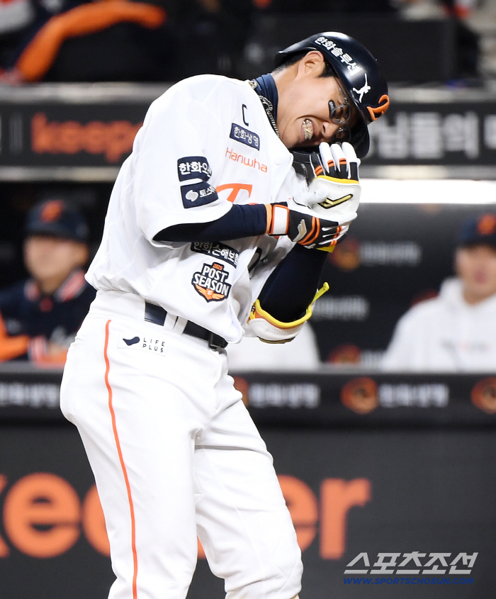  Chae Eun Sung, sand dunes in bunting motion