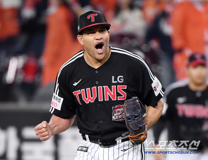  Cheer of Chirinos, who are on the verge of losing a point in the fifth inning