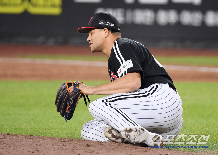 Chirinos sat hesitant while avoiding batting