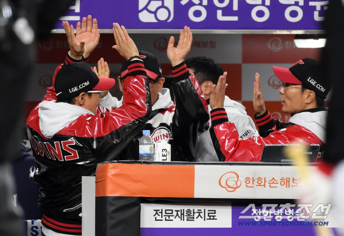  Coach Yeom Kyung-yeop turned the tables in the 9th inning