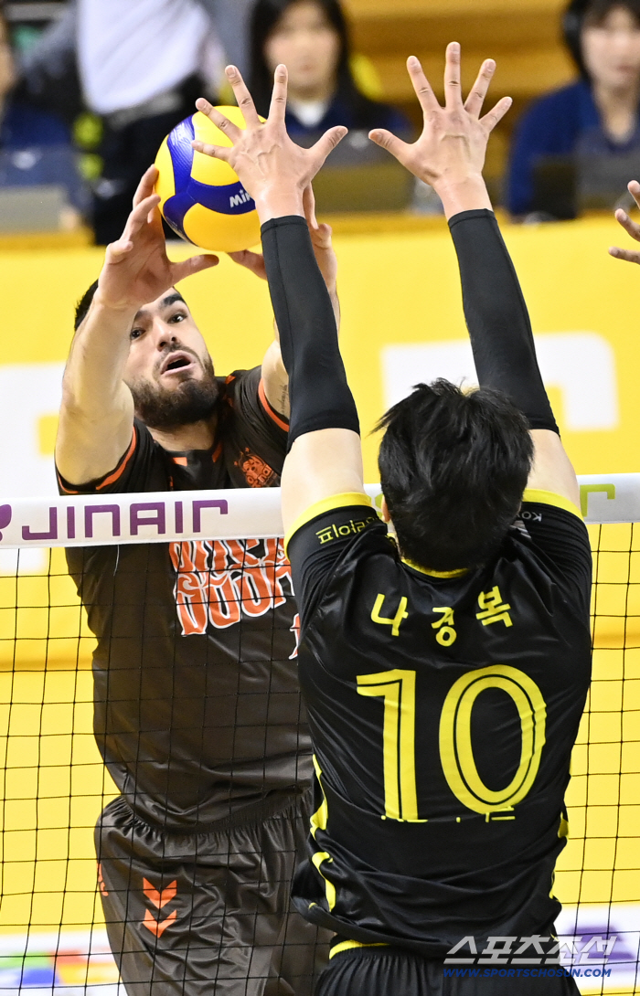  Dimitrov and Na Kyungbok have a head-to-head match