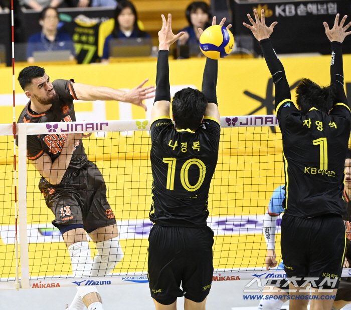  Dimitrov, a powerful left-handed attack